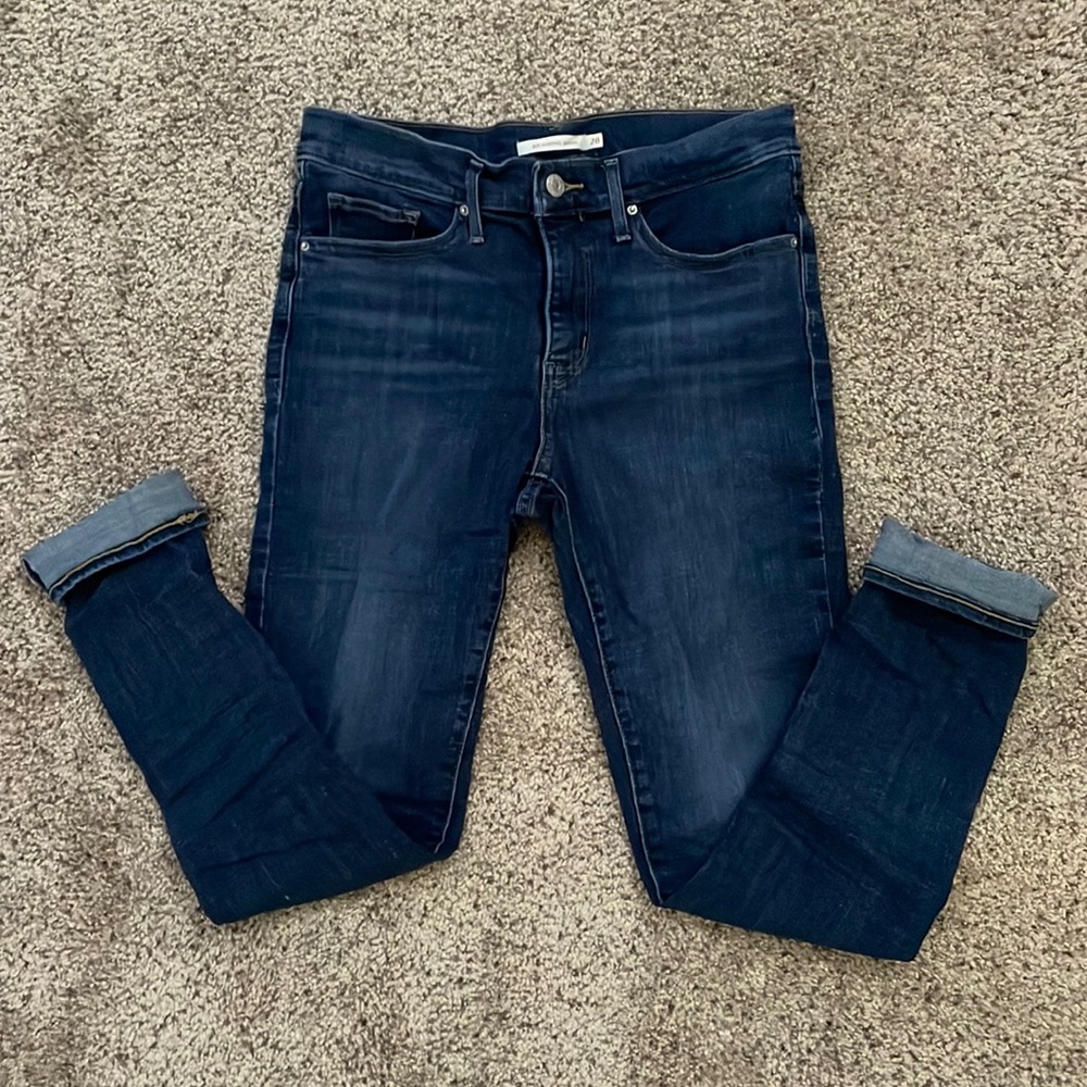 311 Womens Levi’s - Size 28